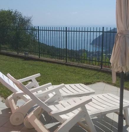 Appartamento Terrazza Vista Mare Mozzafiato โมเนเลีย ภายนอก รูปภาพ