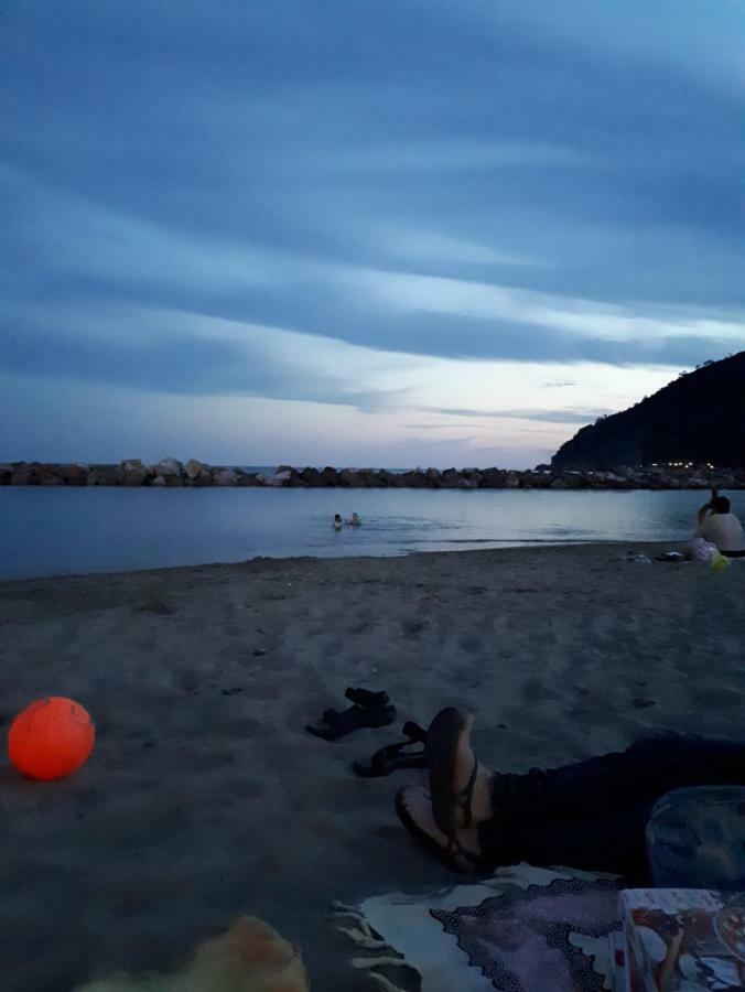 Appartamento Terrazza Vista Mare Mozzafiato โมเนเลีย ภายนอก รูปภาพ