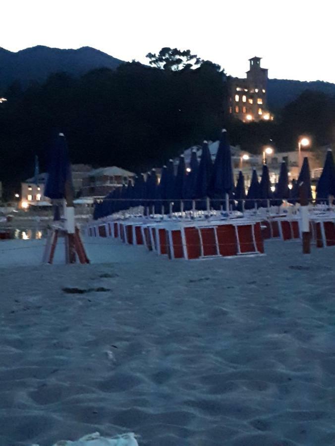 Appartamento Terrazza Vista Mare Mozzafiato โมเนเลีย ภายนอก รูปภาพ