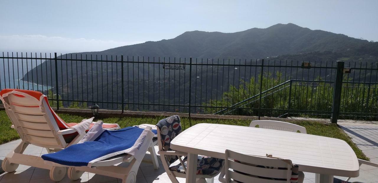 Appartamento Terrazza Vista Mare Mozzafiato โมเนเลีย ภายนอก รูปภาพ